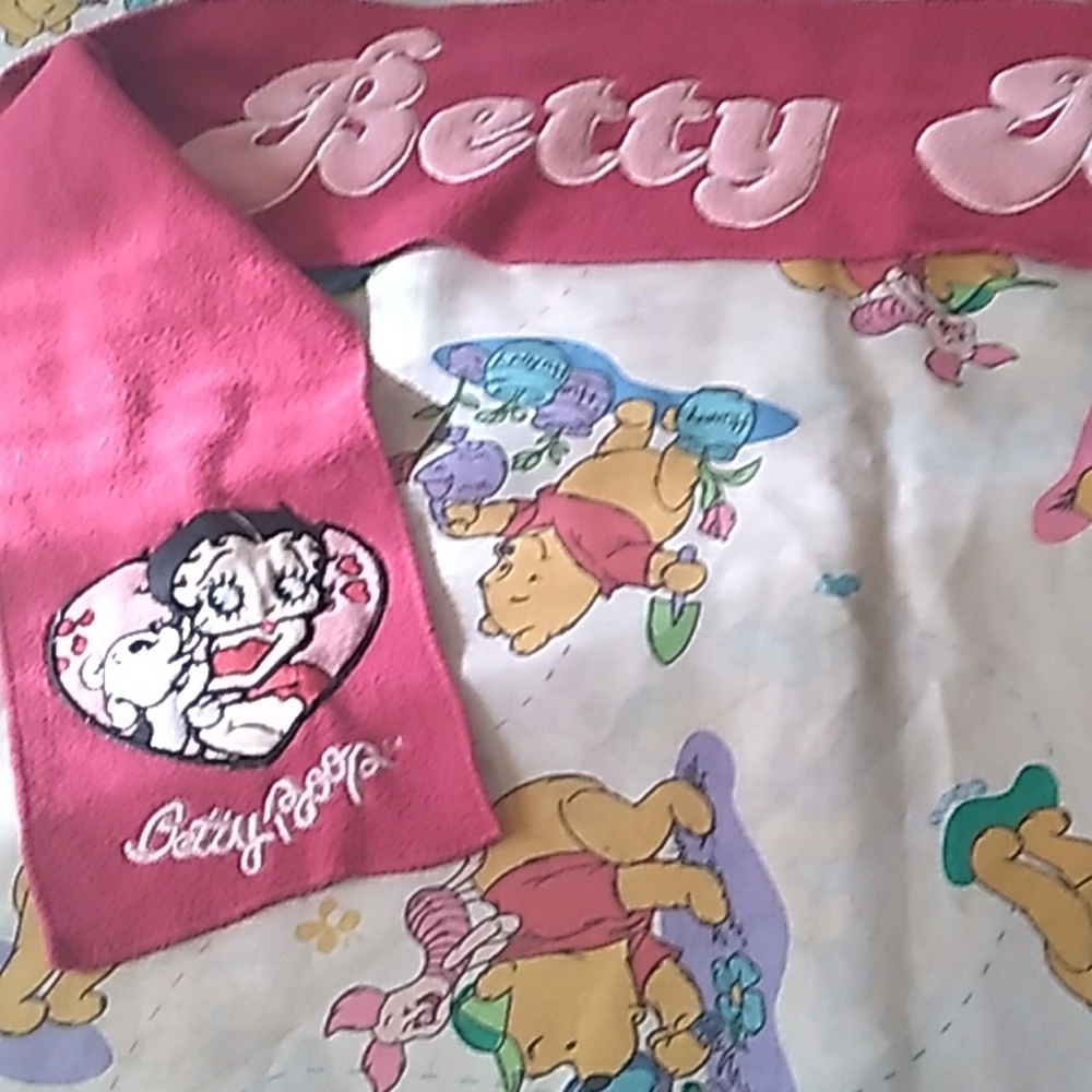 RARE BETTY BOOP ADORABLE SMALL PINK RED HEART VINTAGE SCARF